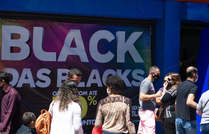 #MComDáVoz: Dobra confiança dos consumidores nas promoções da Black Friday, aponta pesquisa da CDL Caxias