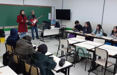 #MComDáVoz: Let’s Jazz! Festival realiza oficina com alunos da rede municipal de Caxias do Sul  