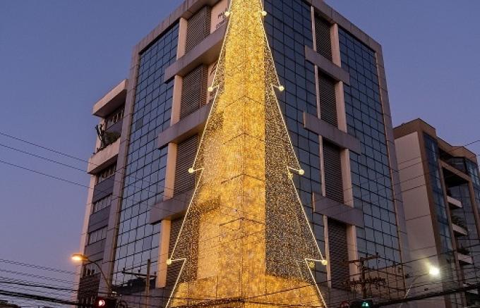 CDL Caxias retoma concurso Brilha Caxias e leva encanto do Natal para o comércio e a comunidade